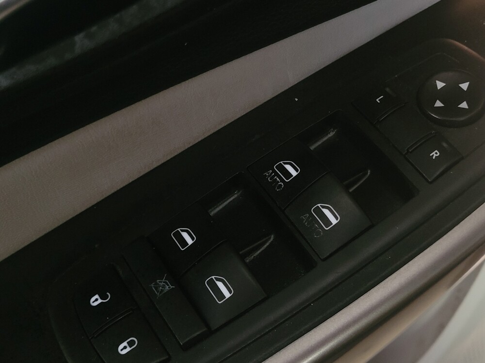 2019 Jeep Cherokee in Tampa, FL 33612 - 18070310 27