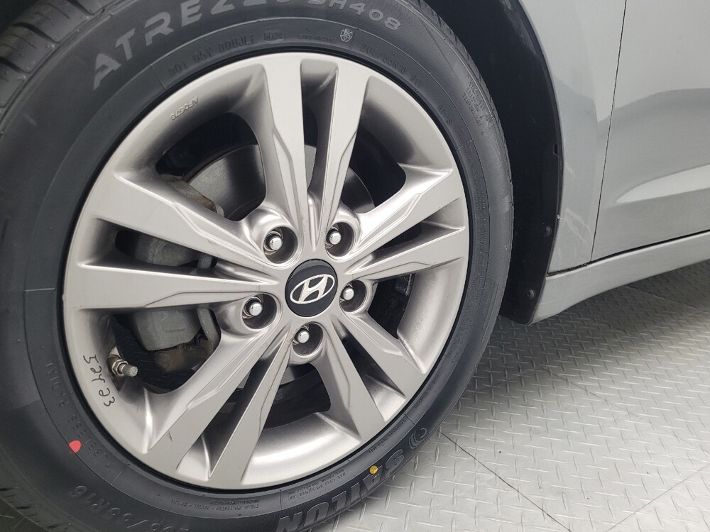 2018 Hyundai Elantra in Fayetteville, NC 28304 - 18070322 31