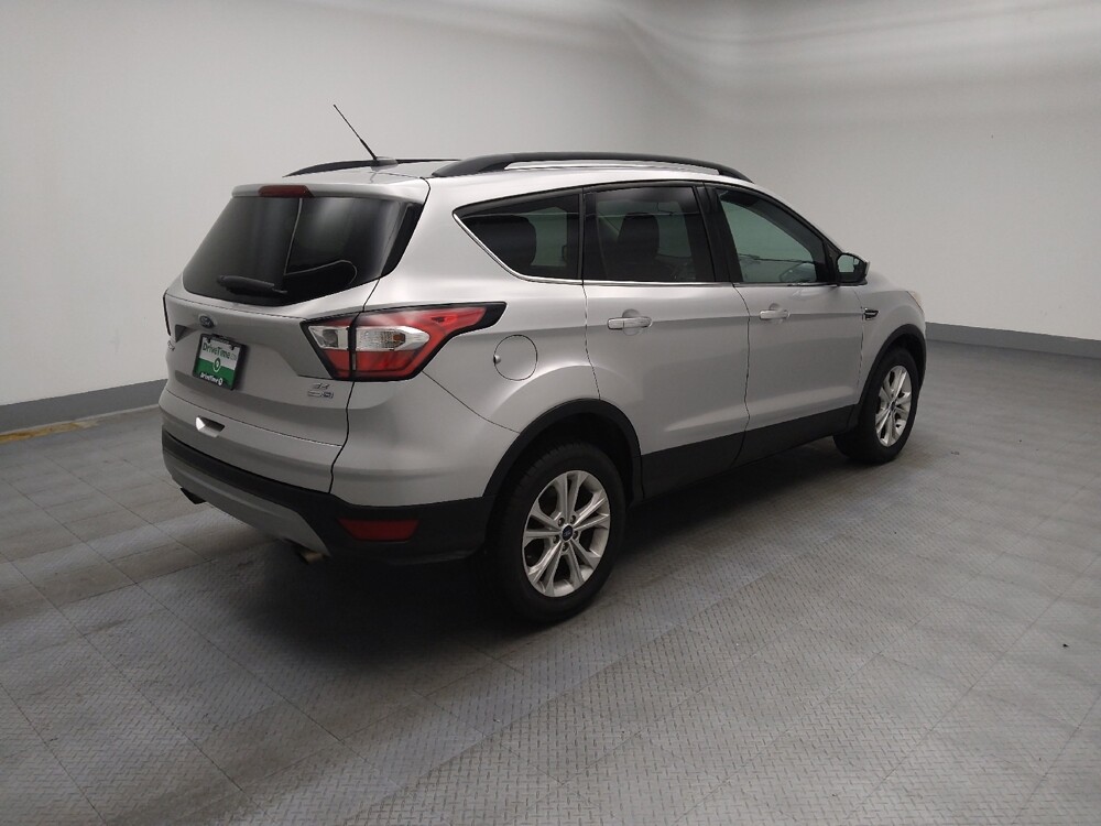 2018 Ford Escape in Lombard, IL 60148 - 18070430 10