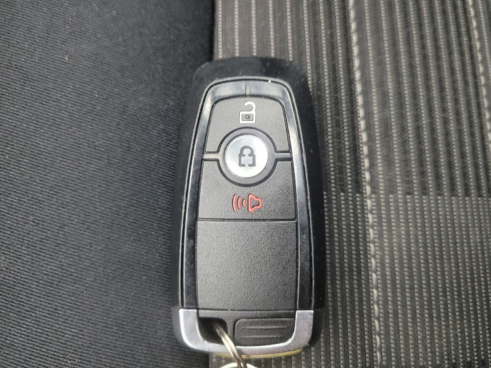 2017 Ford Edge in Highland, IN 46322 - 18070443 32