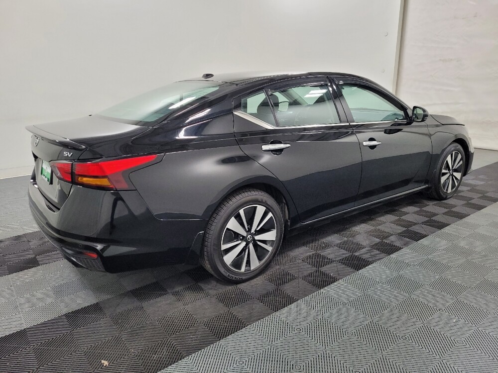 2020 Nissan Altima in Allentown, PA 18103 - 18070491 10