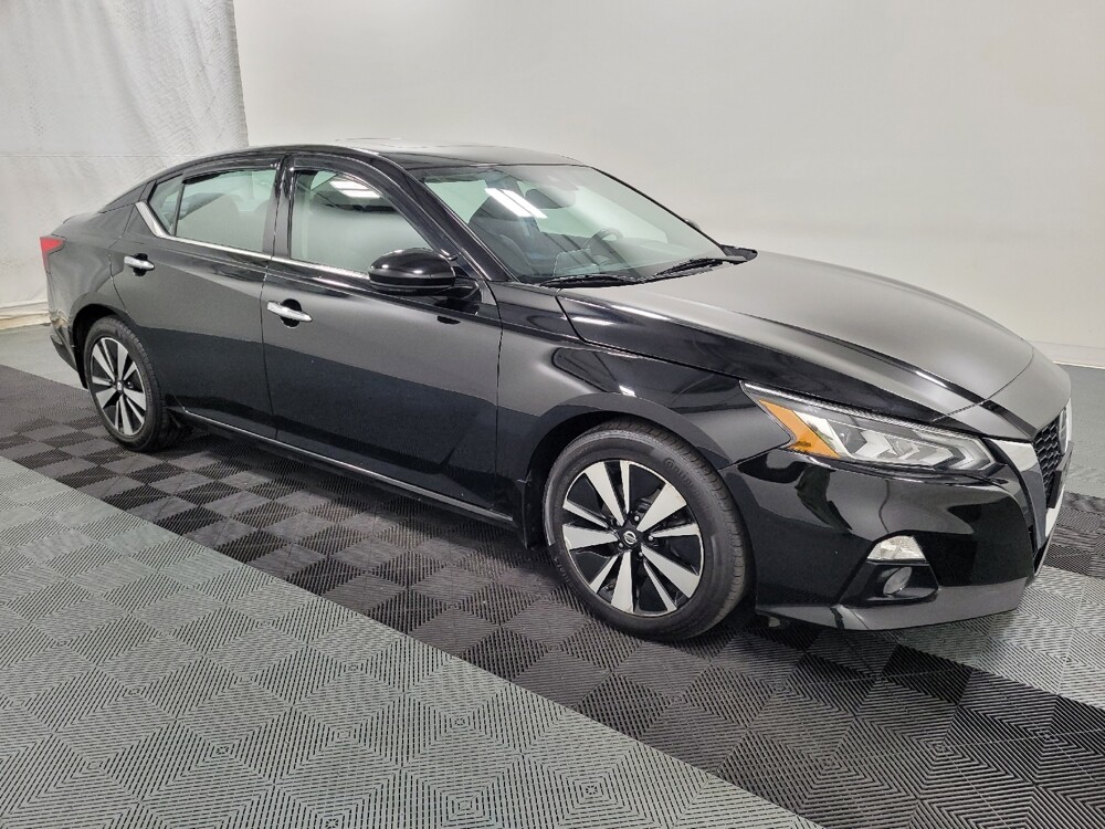 2020 Nissan Altima in Allentown, PA 18103 - 18070491 11