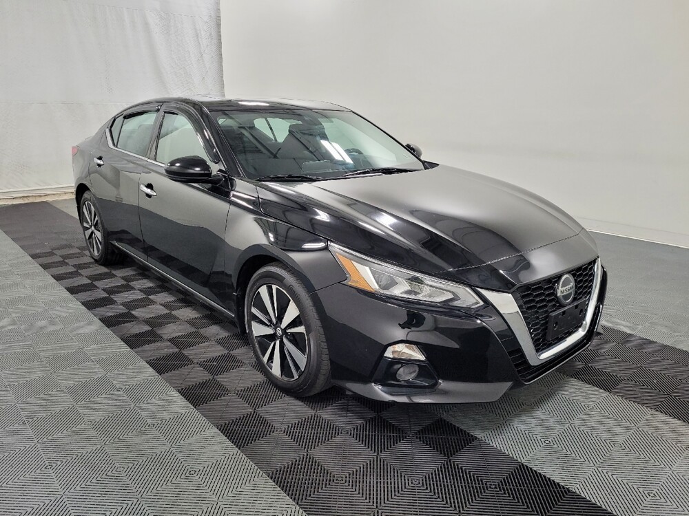2020 Nissan Altima in Allentown, PA 18103 - 18070491 13