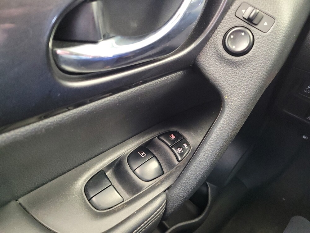 2017 Nissan Rogue in Miamisburg, OH 45342 - 18070539 27