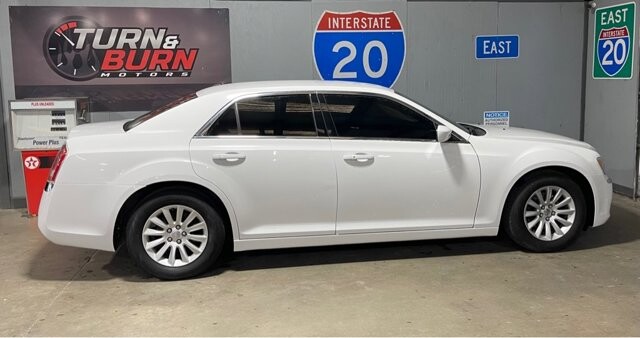 2014 Chrysler 300 in Conyers, GA 30094 - 18070609 5