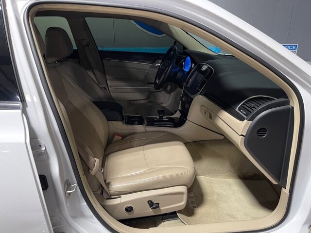 2014 Chrysler 300 in Conyers, GA 30094 - 18070609 17