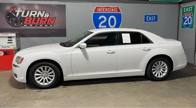 2014 Chrysler 300 in Conyers, GA 30094 - 18070609 3