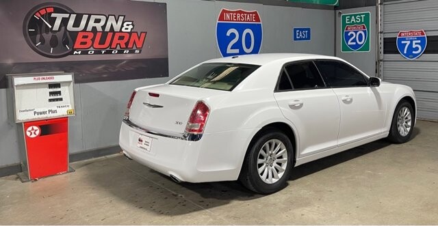 2014 Chrysler 300 in Conyers, GA 30094 - 18070609 4