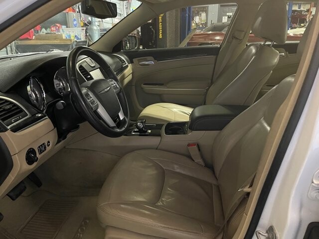 2014 Chrysler 300 in Conyers, GA 30094 - 18070609 10