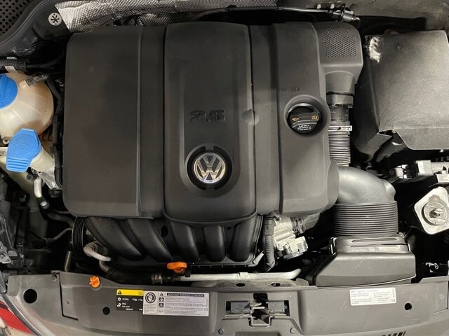 2013 Volkswagen Beetle in Conyers, GA 30094 - 18070614 8