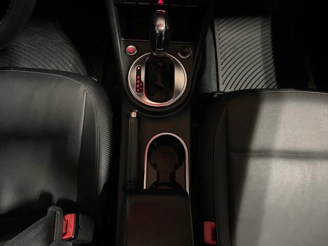 2013 Volkswagen Beetle in Conyers, GA 30094 - 18070614 14