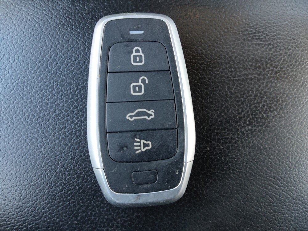 2018 Chevrolet Cruze in Knoxville, TN 37923 - 18070661 32