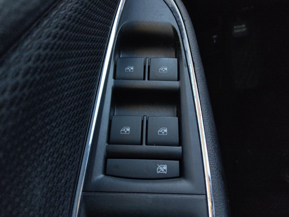 2018 Chevrolet Cruze in Knoxville, TN 37923 - 18070661 27