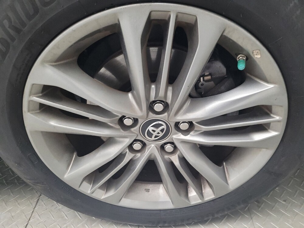 2017 Toyota Camry in Eastpointe, MI 48021 - 18070806 31