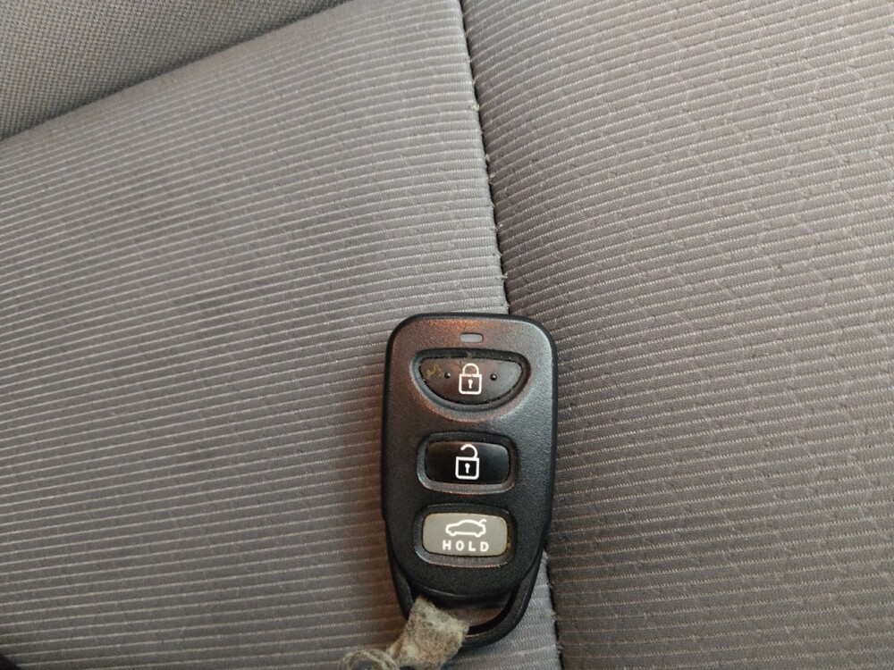 2017 Hyundai Elantra in Des Moines, IA 50310 - 18070878 32