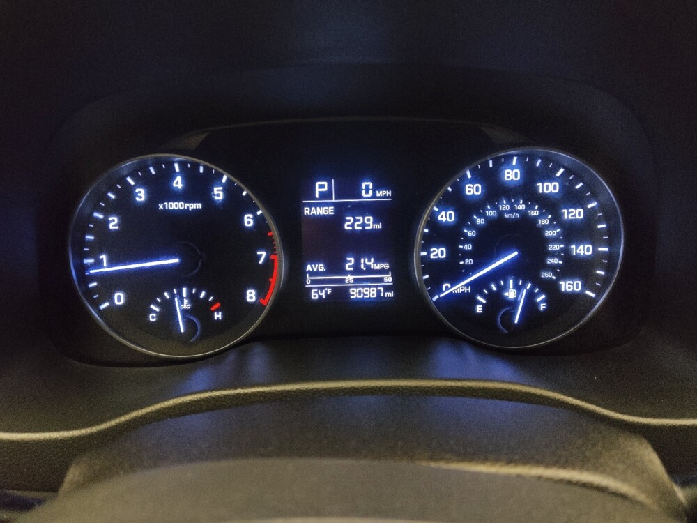 2017 Hyundai Elantra in Des Moines, IA 50310 - 18070878 23