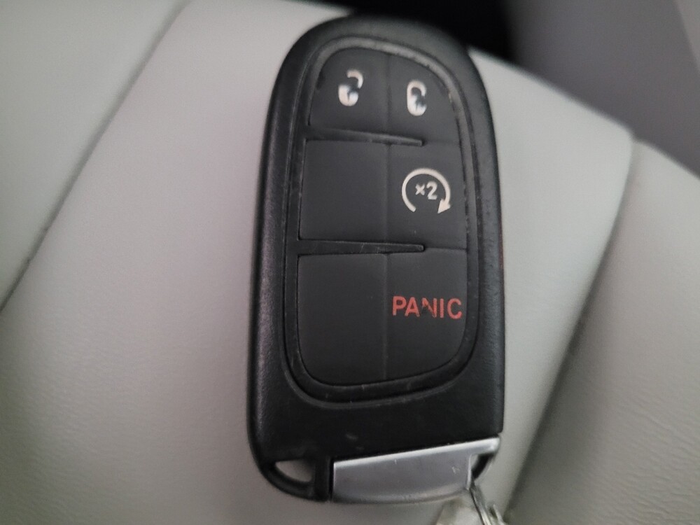 2021 Jeep Cherokee in Tampa, FL 33619 - 18070948 32