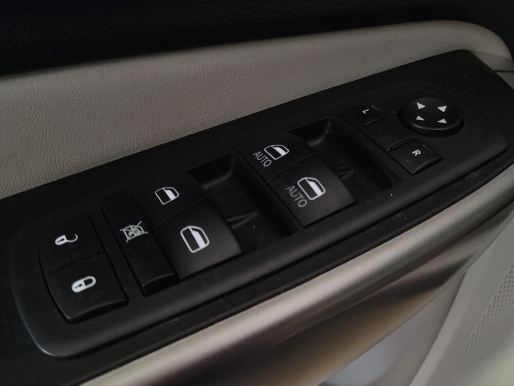 2021 Jeep Cherokee in Tampa, FL 33619 - 18070948 27