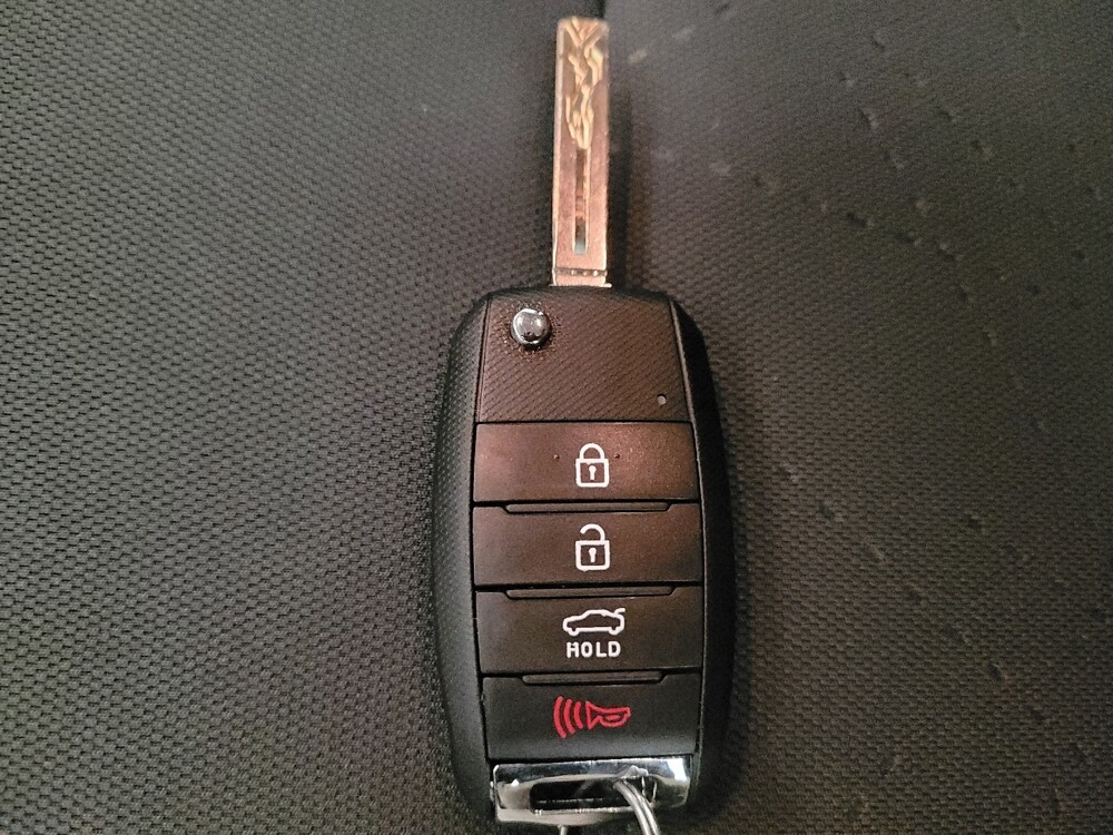 2012 Kia Rio in Riverside, CA 92504 - 18071020 32