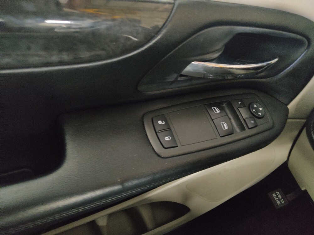 2015 Dodge Grand Caravan in Marietta, GA 30062 - 18071036 27