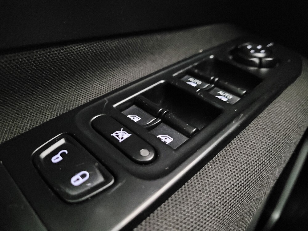 2019 Jeep Renegade in Glendale, AZ 85301 - 18071083 27