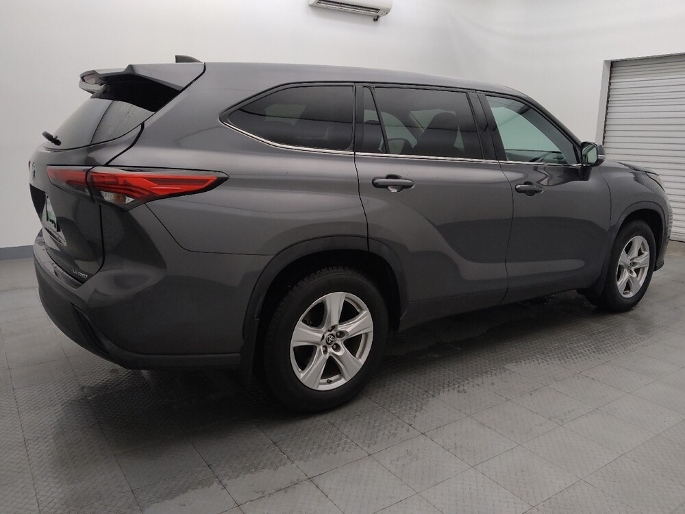 2022 Toyota Highlander in Houston, TX 77034 - 18071152 10