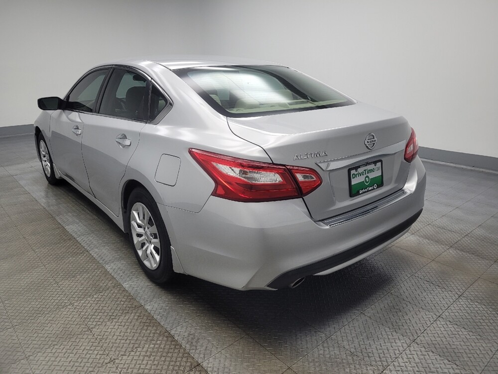 2017 Nissan Altima in Ft Wayne, IN 46805 - 18071234 5
