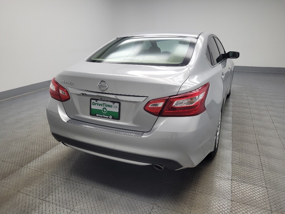 2017 Nissan Altima in Ft Wayne, IN 46805 - 18071234 7