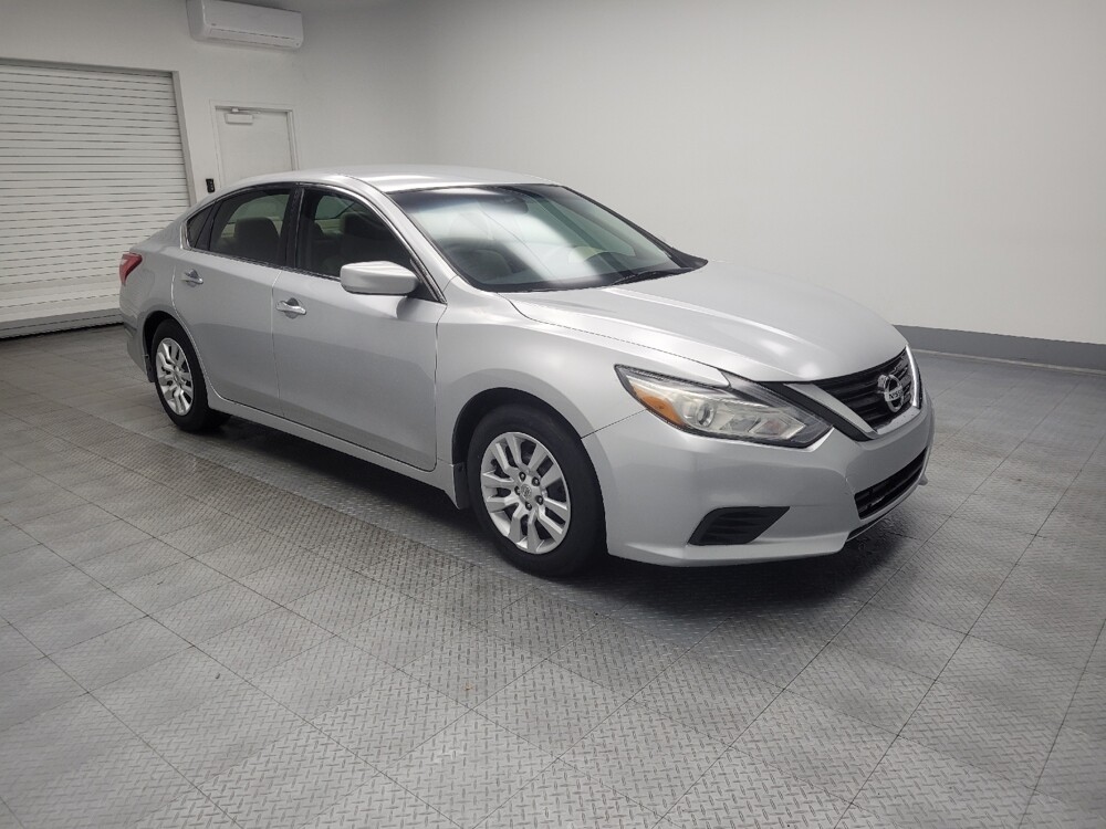 2017 Nissan Altima in Ft Wayne, IN 46805 - 18071234 11