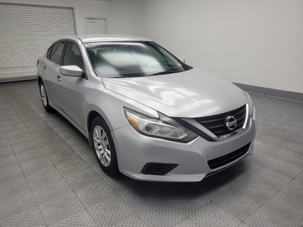 2017 Nissan Altima in Ft Wayne, IN 46805 - 18071234 13