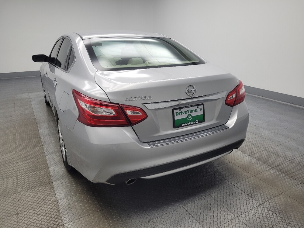 2017 Nissan Altima in Ft Wayne, IN 46805 - 18071234 6