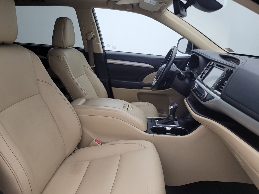 2017 Toyota Highlander in Tampa, FL 33619 - 18071248 21