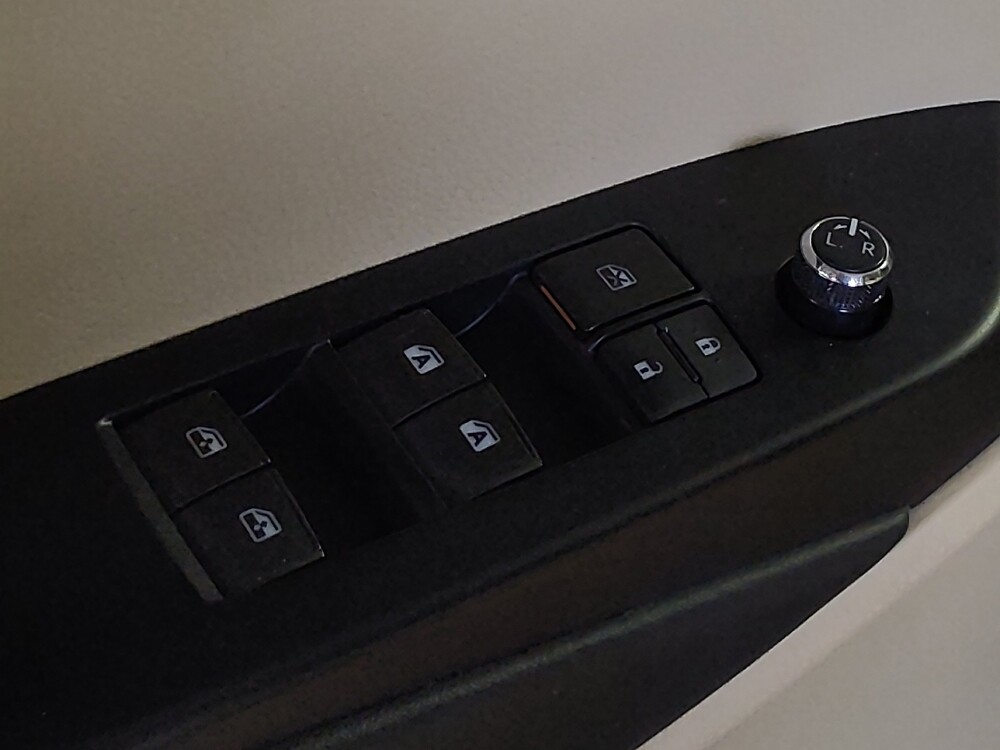 2017 Toyota Highlander in Tampa, FL 33619 - 18071248 27