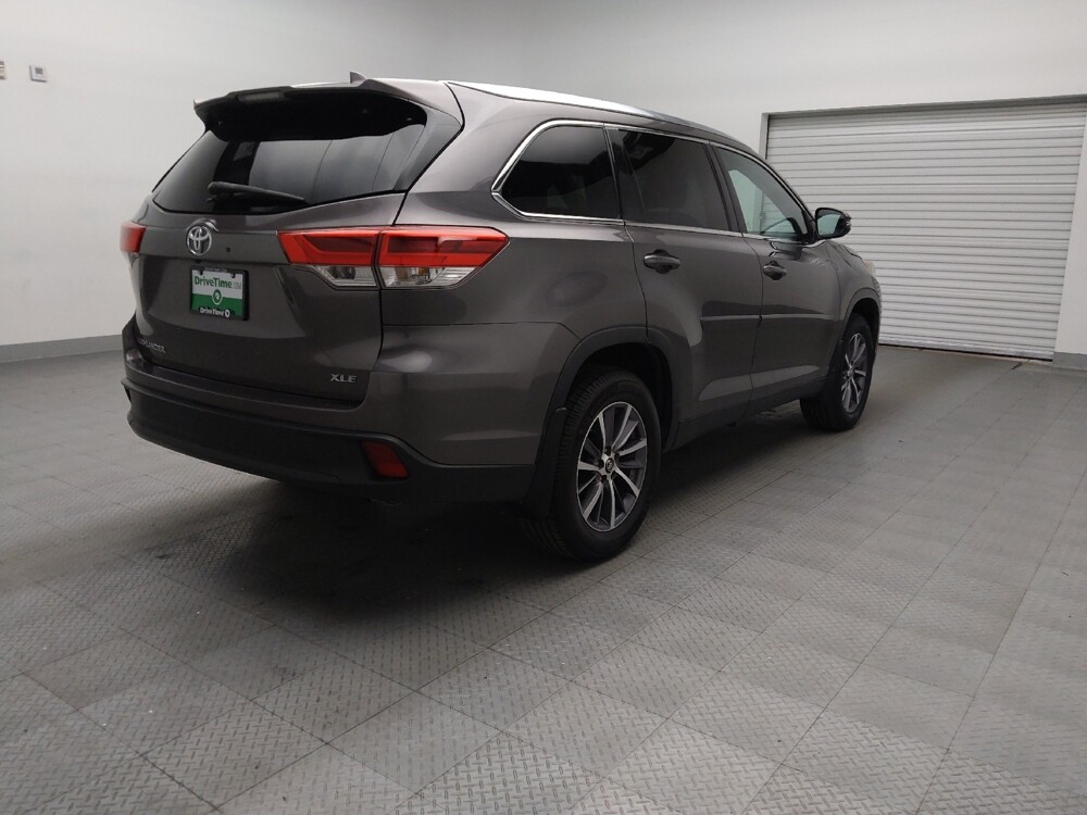 2019 Toyota Highlander in Arlington, TX 76011 - 18071263 9