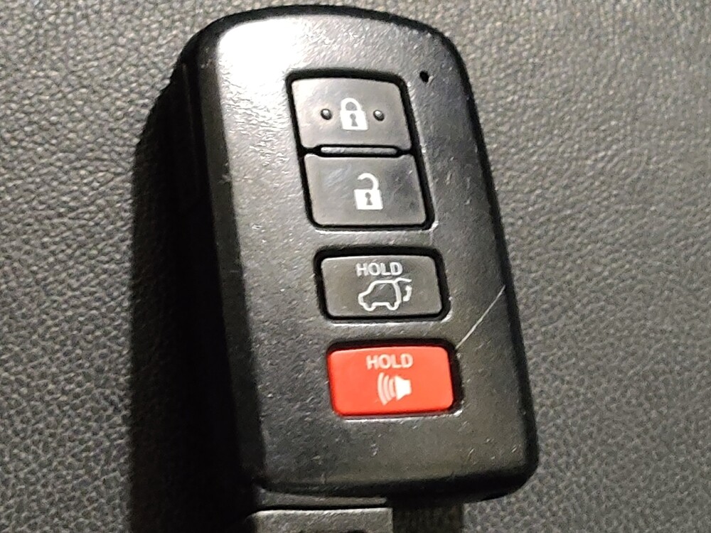 2019 Toyota Highlander in Arlington, TX 76011 - 18071263 32