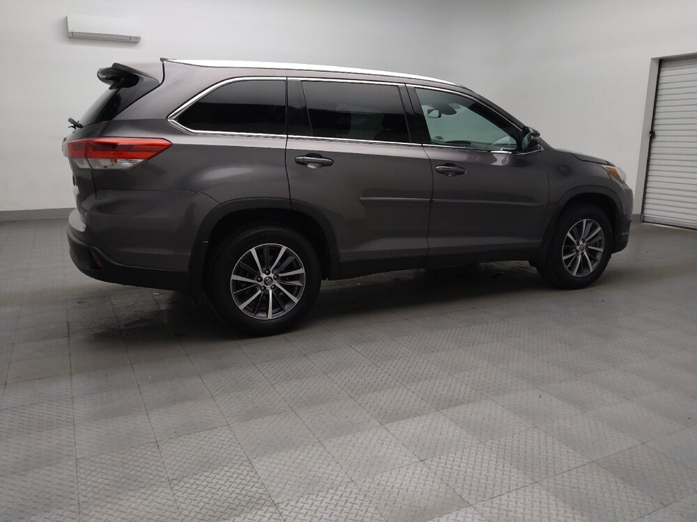 2019 Toyota Highlander in Arlington, TX 76011 - 18071263 10