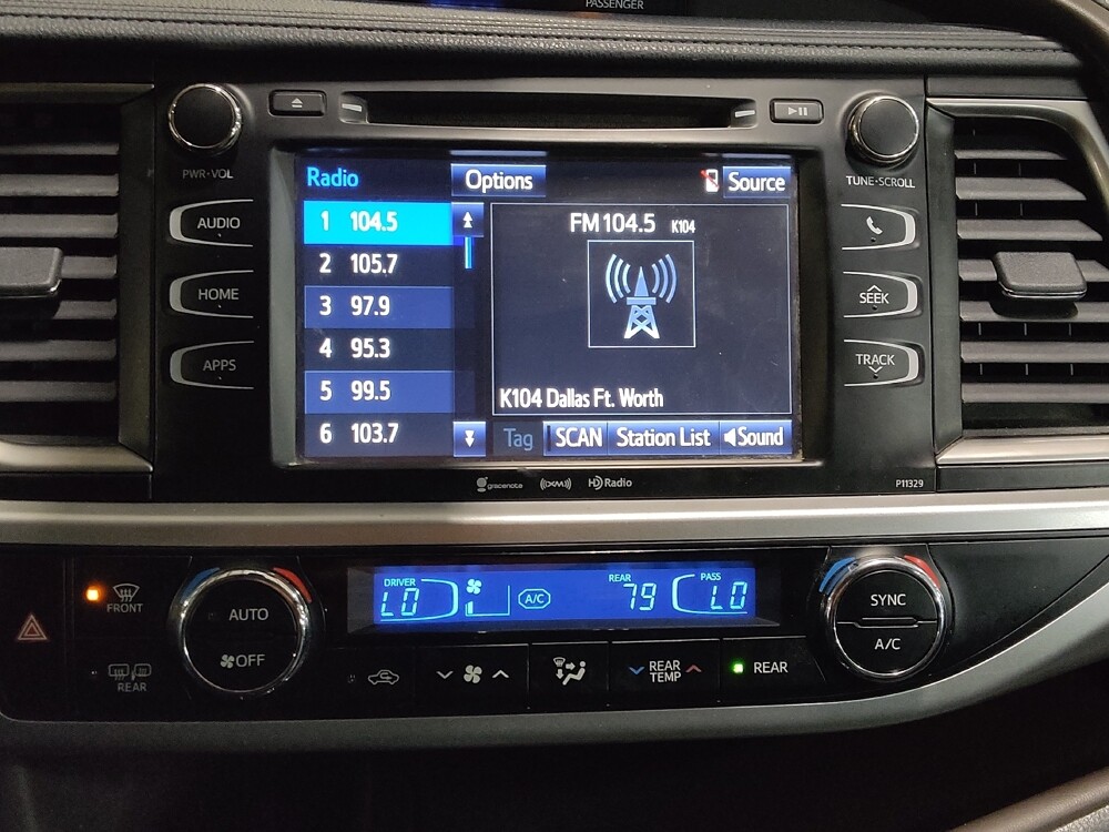 2019 Toyota Highlander in Arlington, TX 76011 - 18071263 25