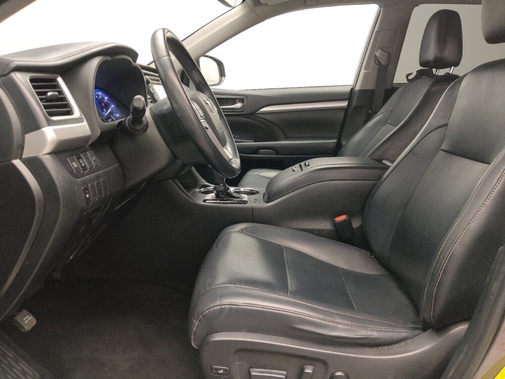 2019 Toyota Highlander in Arlington, TX 76011 - 18071263 17