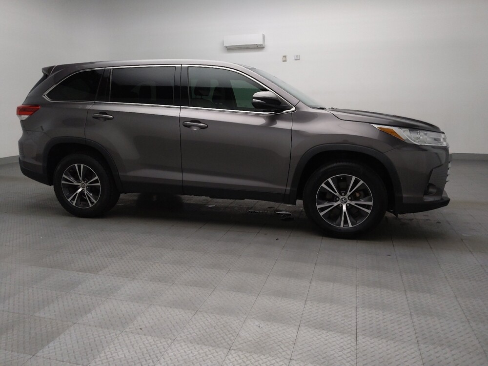 2019 Toyota Highlander in Arlington, TX 76011 - 18071333 11