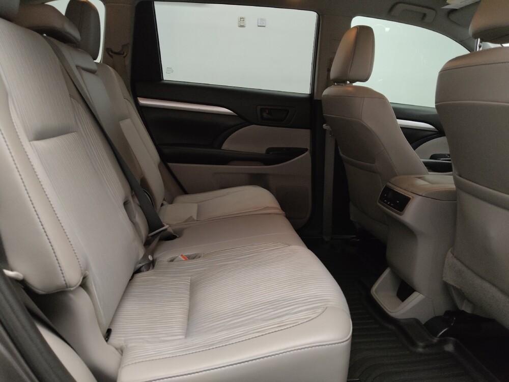 2019 Toyota Highlander in Arlington, TX 76011 - 18071333 19