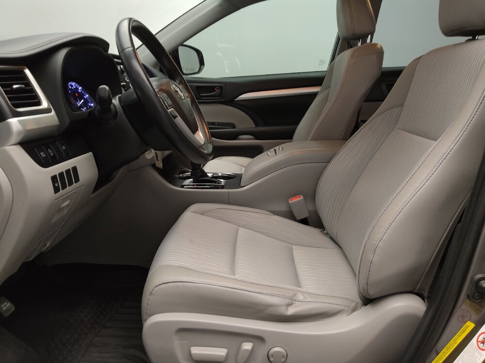 2019 Toyota Highlander in Arlington, TX 76011 - 18071333 17