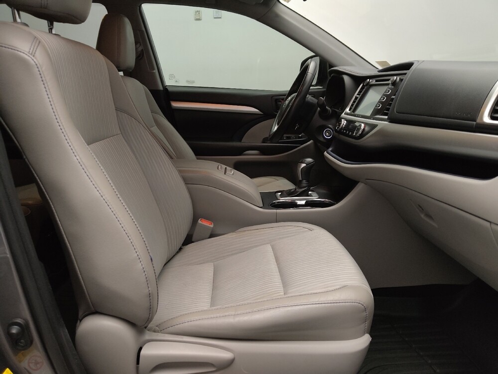 2019 Toyota Highlander in Arlington, TX 76011 - 18071333 21