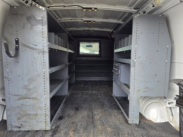 2018 Chevrolet Express 2500 in Blauvelt, NY 10913 - 18071521 32