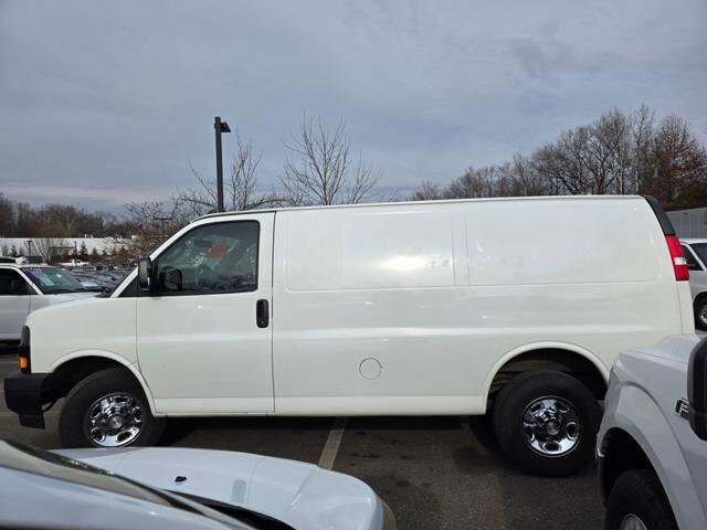 2018 Chevrolet Express 2500 in Blauvelt, NY 10913 - 18071521 4