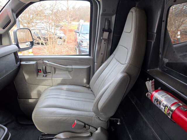 2018 Chevrolet Express 2500 in Blauvelt, NY 10913 - 18071521 24