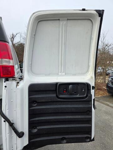 2018 Chevrolet Express 2500 in Blauvelt, NY 10913 - 18071521 30
