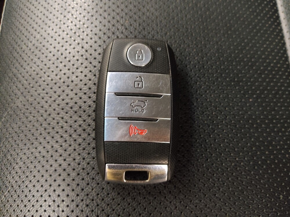 2017 Kia Sorento in Lakewood, CO 80215 - 18071627 32