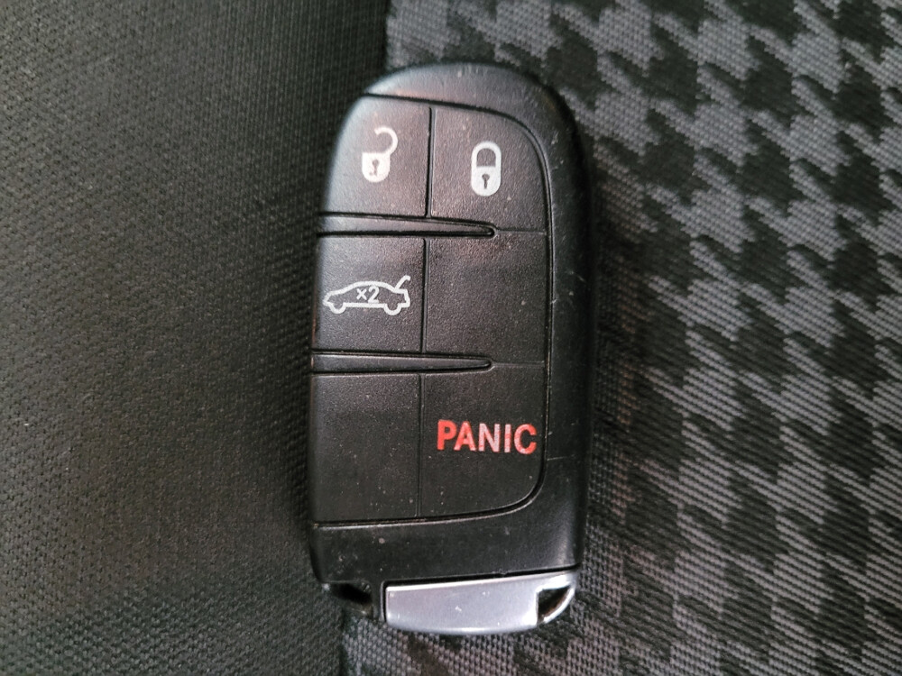 2018 Dodge Challenger in Eastpointe, MI 48021 - 18071685 32