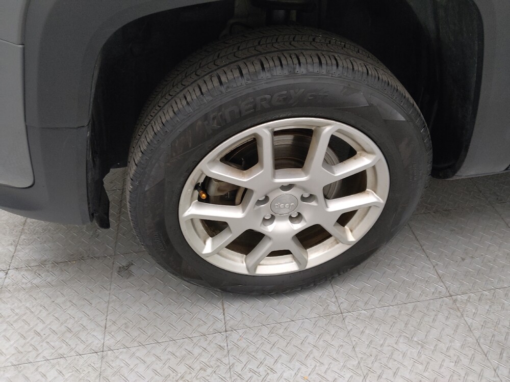 2019 Jeep Renegade in St. Louis, MO 63136 - 18071764 31