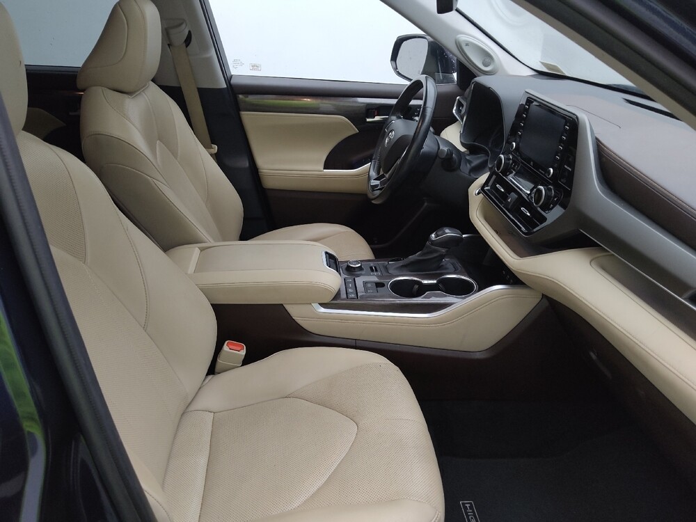 2020 Toyota Highlander in St. Louis, MO 63136 - 18071799 21